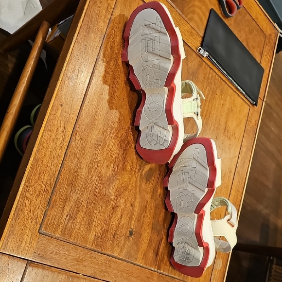 Sorely Stylish Cream Platform Sandals Size 9 - Picture 4 of 5